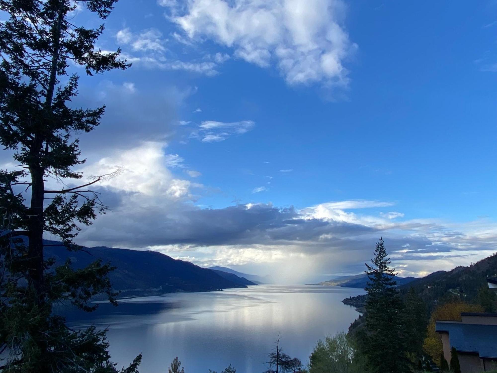 Kelowfornia Lakeview Retreat Келоуна Екстер'єр фото