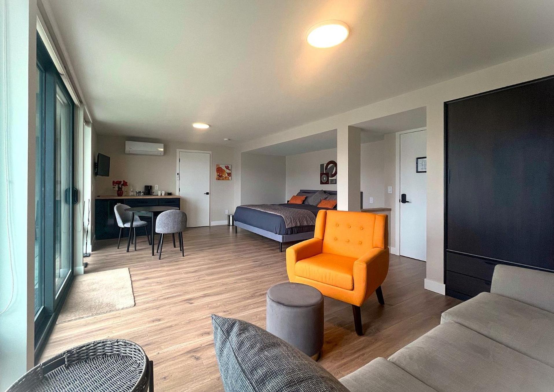 Kelowfornia Lakeview Retreat Келоуна Екстер'єр фото